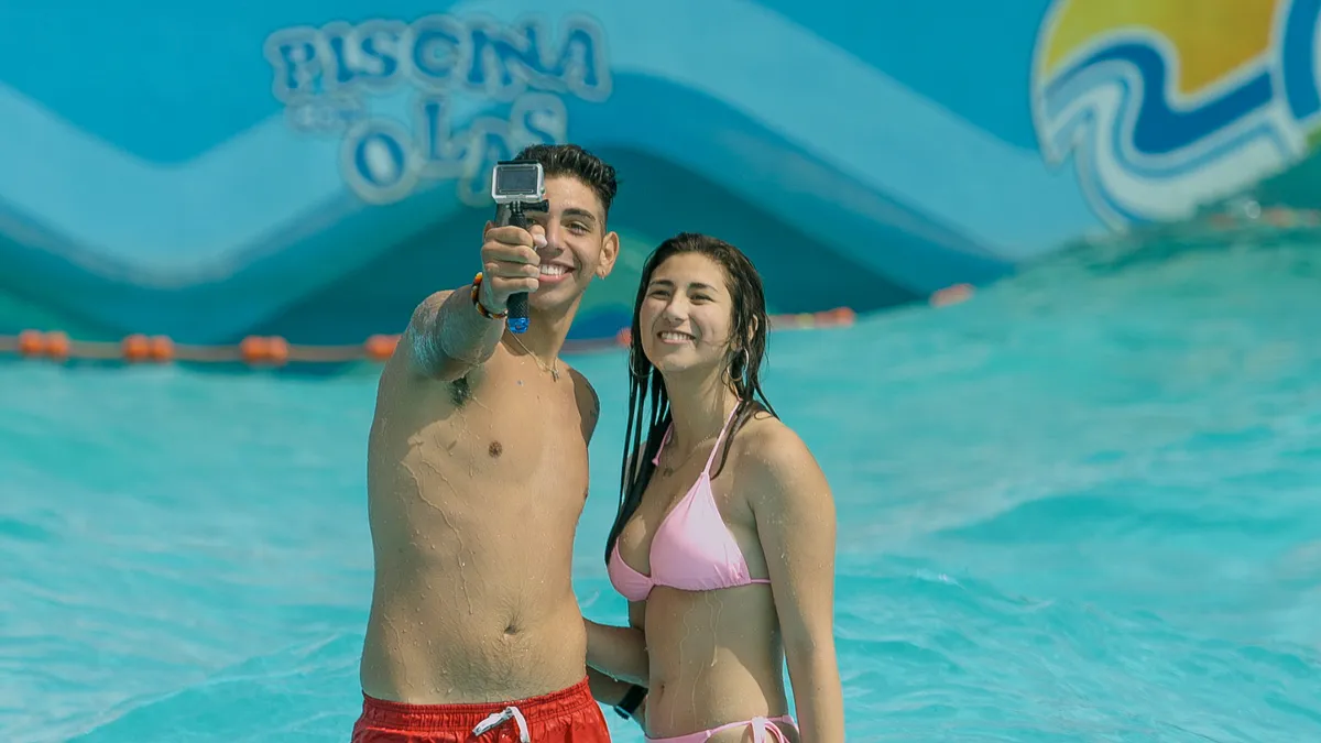 Piscina con olas